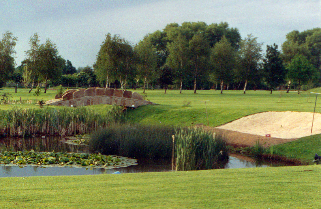 Golfer's bridge II like St. Andrews 